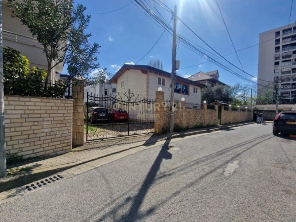 Tirane, jepet me qera Vile 2 Katshe Kati 2, 500 m² 1.500 € (Don Bosko)