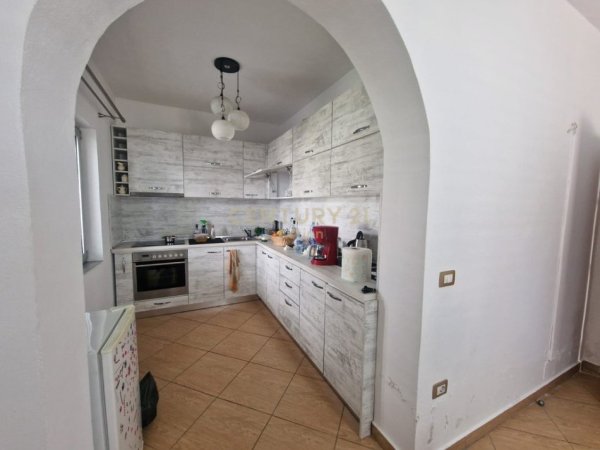 Tirane, jepet me qera Vile 2 Katshe Kati 2, 500 m² 1.500 € (Don Bosko)