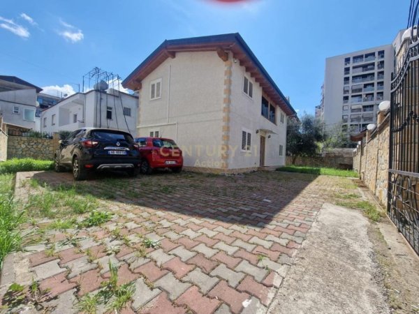 Tirane, jepet me qera Vile 2 Katshe Kati 2, 500 m² 1.500 € (Don Bosko)