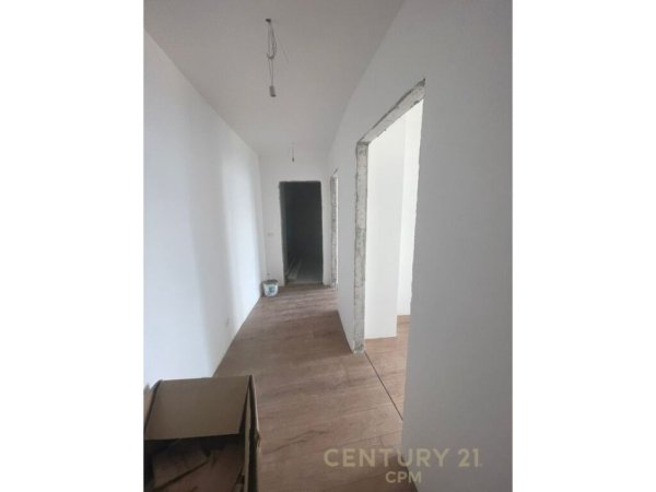 Tirane, jepet me qera apartament 2+1+Aneks+Ballkon Kati 3, 100 m² 1.300 € (Lake View)