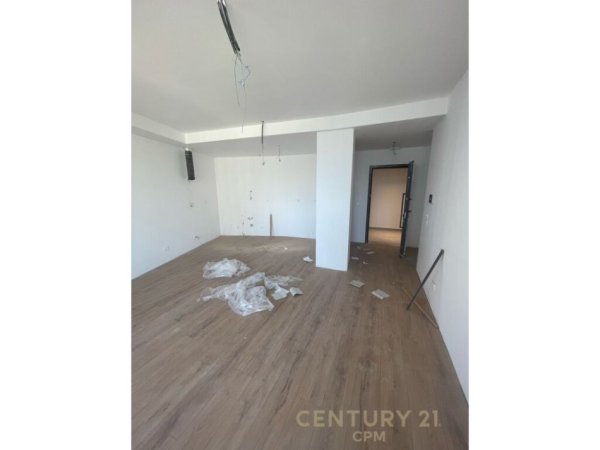 Tirane, jepet me qera apartament 2+1+Aneks+Ballkon Kati 7, 101 m² 1.500 € (Lake View)
