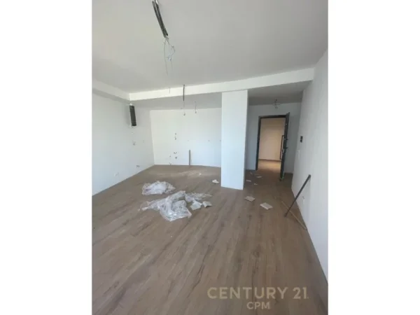 Tirane, jepet me qera apartament 2+1+Aneks+Ballkon Kati 7, 101 m² 1.500 € (Lake View)