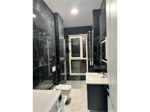 Tirane, jepet me qera apartament 1+1+Aneks+Ballkon Kati 2, 73 m² 650 € (TRIO TOWER, DON BOSKO)