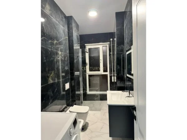 Tirane, jepet me qera apartament 1+1+Aneks+Ballkon Kati 2, 73 m² 650 € (TRIO TOWER, DON BOSKO)