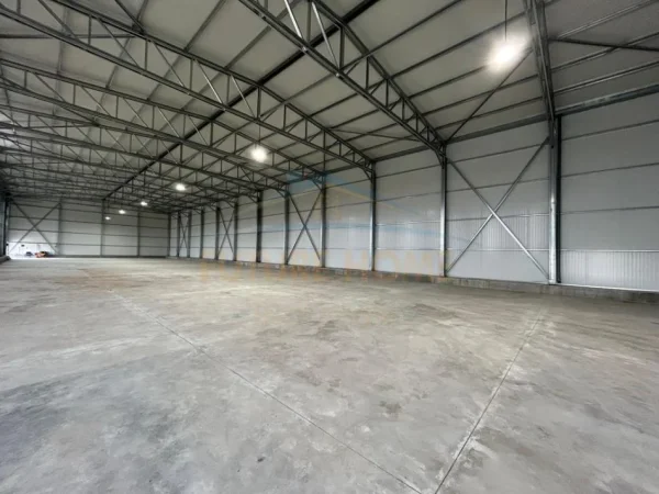 Durres, jepet me qera ambjent biznesi Kati 0, 3.600 m² 3.000 € (shinavlash)