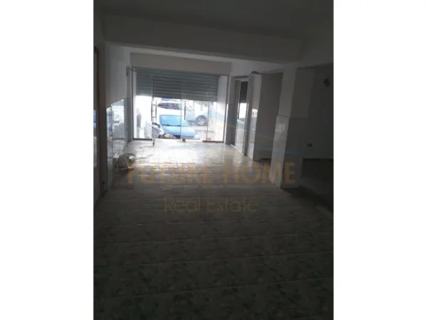 Durres, jepet me qera ambjent biznesi Kati 0, 84 m² 400 € (Durres)