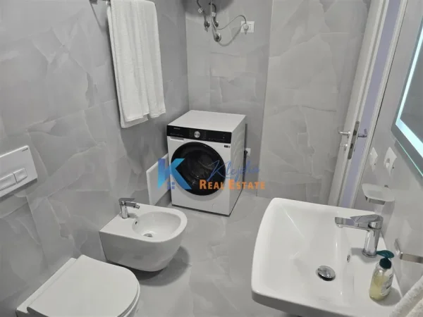 Tirane, jap me qera apartament 1+1+Ballkon Kati 6, 60 m² 450 € (Ali Dem, kompleksi Kaimi)