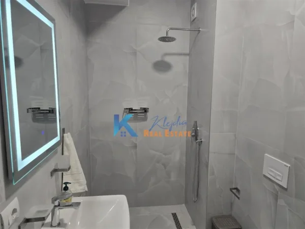 Tirane, jap me qera apartament 1+1+Ballkon Kati 6, 60 m² 450 € (Ali Dem, kompleksi Kaimi)