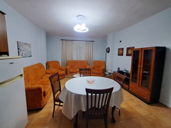 Tirane, jepet me qera apartament 1+1+Aneks+Ballkon Kati 3, 80 m² 450 € (myslym shyri)