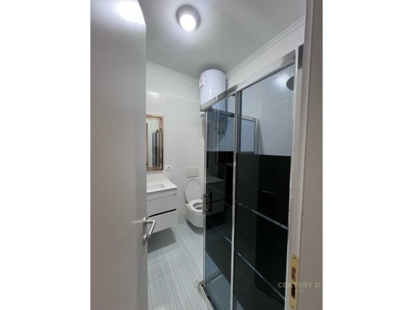 Tirane, jepet me qera apartament 2+1+Aneks+Ballkon Kati 6, 116 m² 700 € (Bulevardi i Ro)