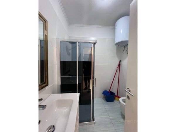 Tirane, jepet me qera apartament 2+1+Aneks+Ballkon Kati 6, 116 m² 700 € (Bulevardi i Ro)