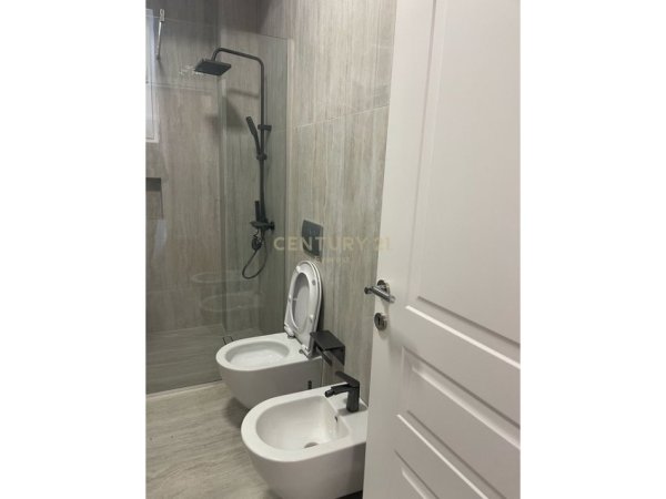 Tirane, jepet me qera apartament 1+1+Aneks+Ballkon Kati 2, 65 m² 700 € (Bukevardi Zogu i Pare)