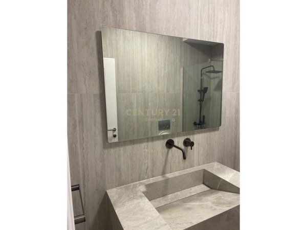 Tirane, jepet me qera apartament 1+1+Aneks+Ballkon Kati 2, 65 m² 700 € (Bukevardi Zogu i Pare)