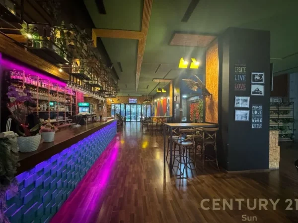 Tirane, shes bar-kafe Kati 0, 712 m² (Fresku)