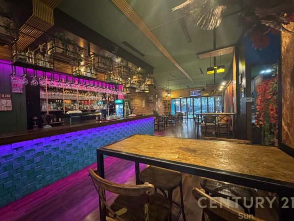 Tirane, shes bar-kafe Kati 0, 712 m² (Fresku)