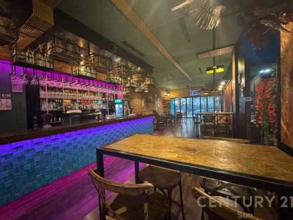 Tirane, shes bar-kafe Kati 0, 712 m² (Fresku)