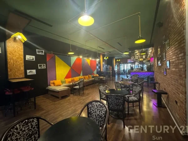 Tirane, shes bar-kafe Kati 0, 712 m² (Fresku)