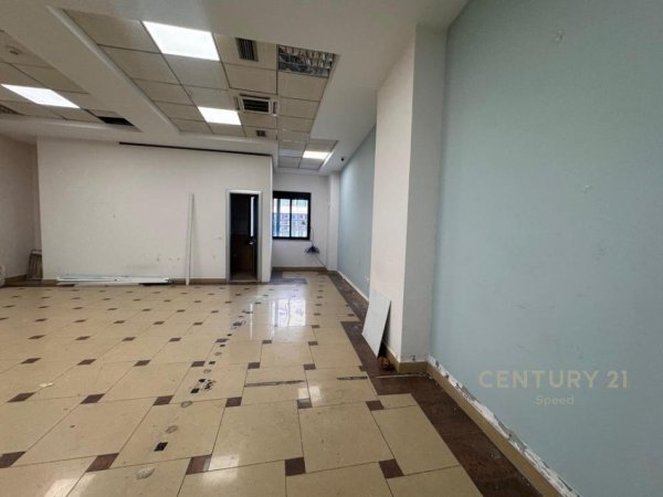 Tirane, jepet me qera zyre Kati 2, 105 m² 800 € (Galeria , Barrikadar)