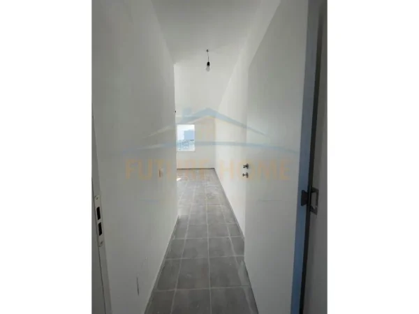 Durres, jepet me qera ambjent biznesi Kati 4, 120 m² 300 € (durres)