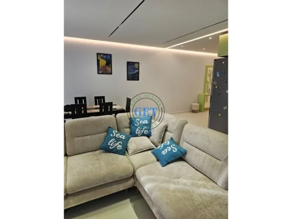 Durres, jepet me qera apartament 2+1 Kati 10, 100 m² 600 € (UKD, Durrës.)