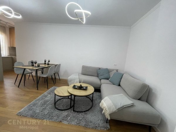 Tirane, jepet me qera apartament 2+1+Aneks+Ballkon Kati 4, 95 m² 730 € (MEDRESEJA)