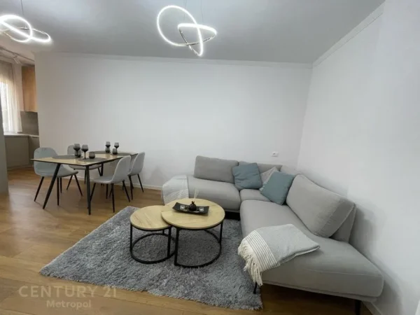 Tirane, jepet me qera apartament 2+1+Aneks+Ballkon Kati 4, 95 m² 730 € (MEDRESEJA)