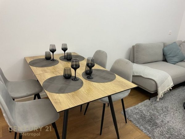 Tirane, jepet me qera apartament 2+1+Aneks+Ballkon Kati 4, 95 m² 730 € (MEDRESEJA)