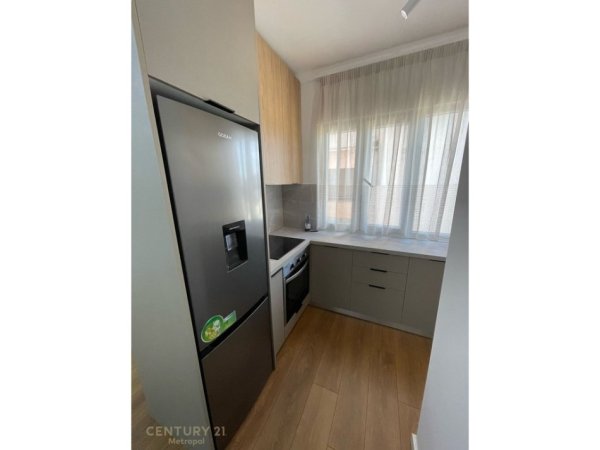 Tirane, jepet me qera apartament 2+1+Aneks+Ballkon Kati 4, 95 m² 730 € (MEDRESEJA)