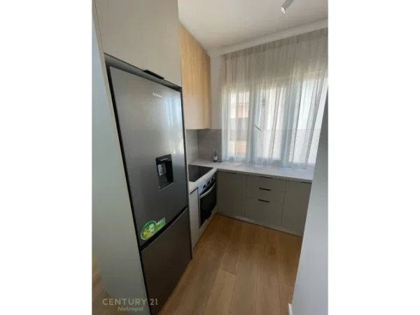 Tirane, jepet me qera apartament 2+1+Aneks+Ballkon Kati 4, 95 m² 730 € (MEDRESEJA)