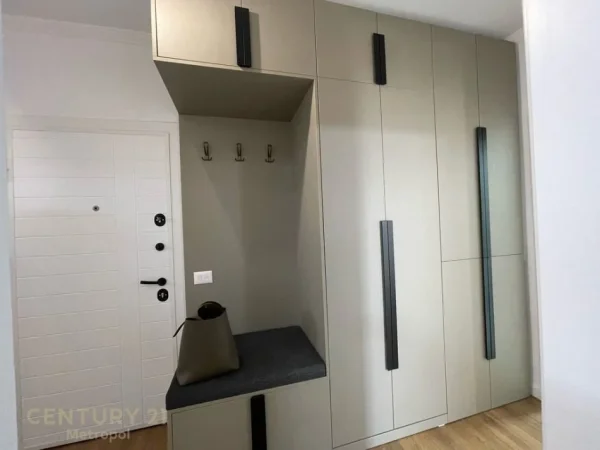 Tirane, jepet me qera apartament 2+1+Aneks+Ballkon Kati 4, 95 m² 730 € (MEDRESEJA)