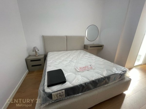 Tirane, jepet me qera apartament 2+1+Aneks+Ballkon Kati 4, 95 m² 730 € (MEDRESEJA)