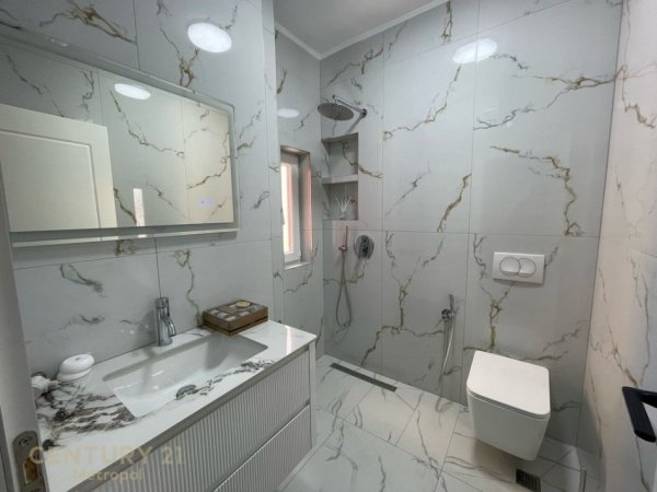 Tirane, jepet me qera apartament 2+1+Aneks+Ballkon Kati 4, 95 m² 730 € (MEDRESEJA)