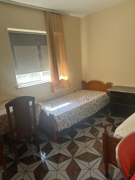 Tirane, jepet me qera apartament Kati 3, 350 € (rruga fortuzi)