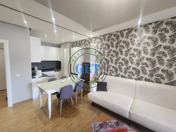 Durres, jepet me qera apartament 2+1 Kati 5, 80 m² 450 € (Stacioni Trenit, Durrës.)