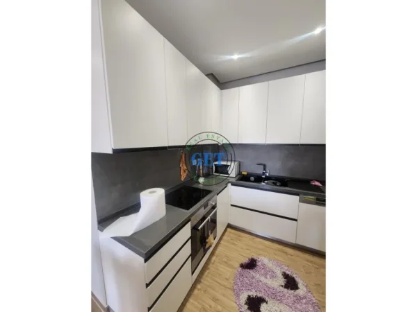 Durres, jepet me qera apartament 2+1 Kati 5, 80 m² 450 € (Stacioni Trenit, Durrës.)