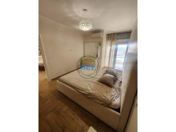 Durres, jepet me qera apartament 2+1 Kati 5, 80 m² 450 € (Stacioni Trenit, Durrës.)