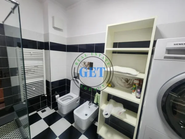 Durres, jepet me qera apartament 2+1 Kati 5, 80 m² 450 € (Stacioni Trenit, Durrës.)