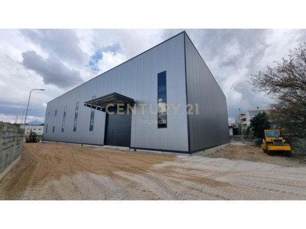 Tirane, jepet me qera ambjent biznesi , 1.075 m² 5.000 € (Kashar)