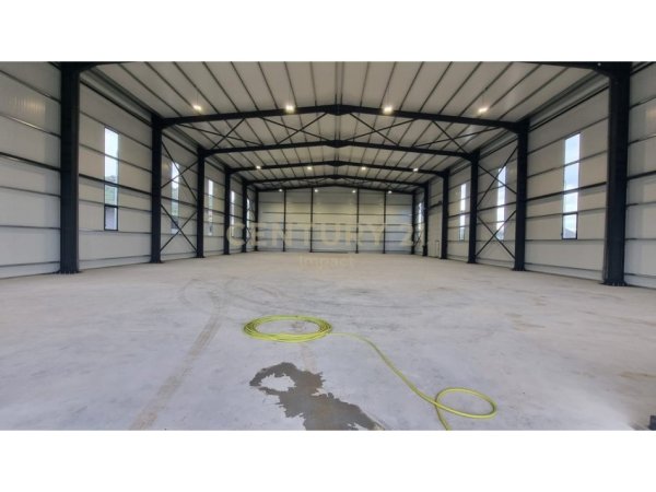 Tirane, jepet me qera ambjent biznesi , 1.075 m² 5.000 € (Kashar)