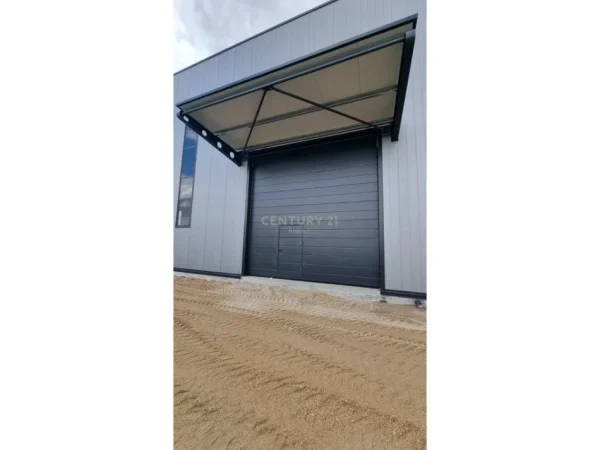 Tirane, jepet me qera ambjent biznesi , 1.075 m² 5.000 € (Kashar)