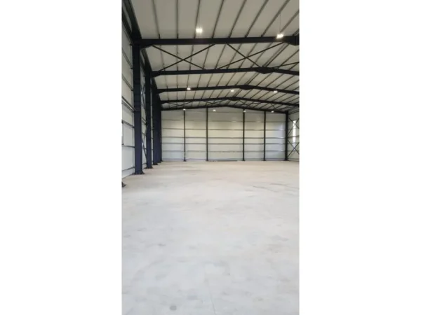 Tirane, jepet me qera ambjent biznesi , 1.075 m² 5.000 € (Kashar)