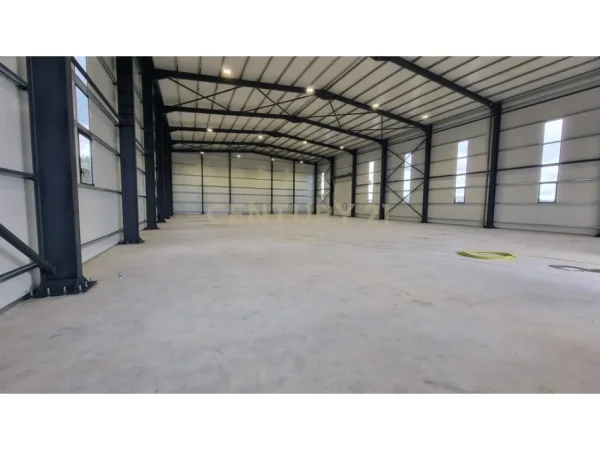 Tirane, jepet me qera ambjent biznesi , 1.075 m² 5.000 € (Kashar)