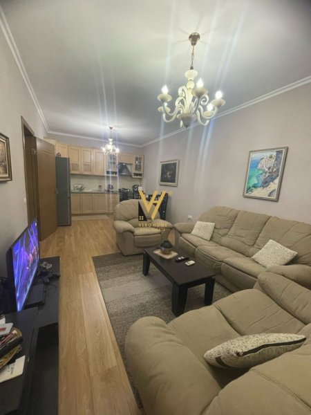 Tirane, jepet me qera apartament 2+1+Ballkon Kati 4, 100 m² 450 € (RRUGA BESIM ALLA)