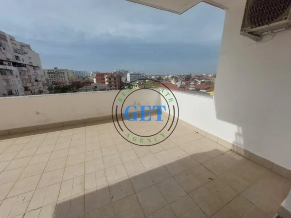 Durres, jepet me qera apartament 2+1 Kati 5, 140 m² 500 € (Rrota Kuqe, Plazh, Durrës)