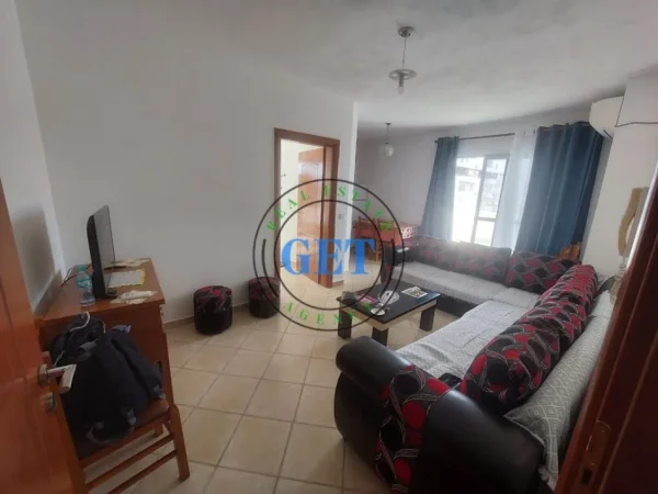 Durres, jepet me qera apartament 2+1 Kati 5, 140 m² 500 € (Rrota Kuqe, Plazh, Durrës)