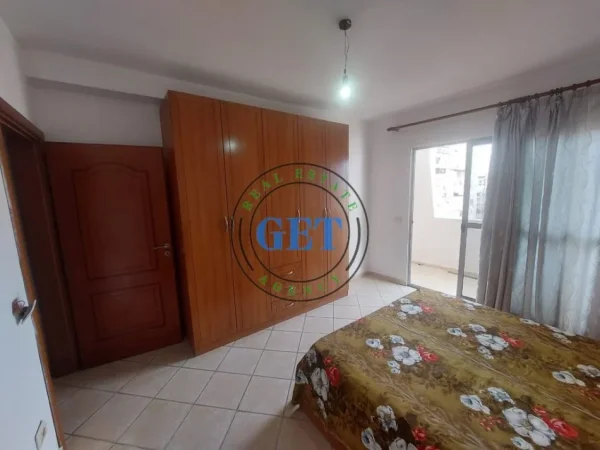 Durres, jepet me qera apartament 2+1 Kati 5, 140 m² 500 € (Rrota Kuqe, Plazh, Durrës)
