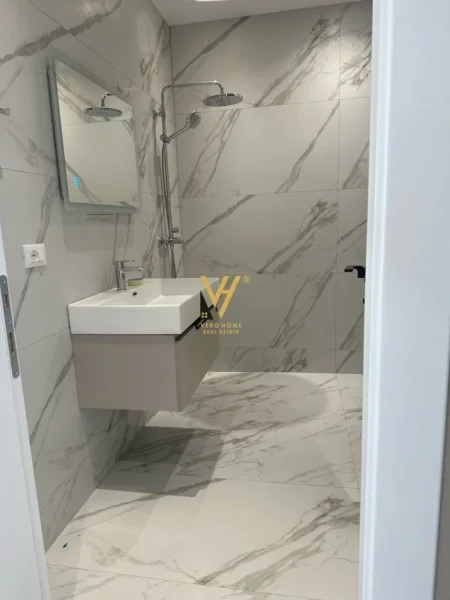 Tirane, jepet me qera zyre Kati 3, 123 m² 1.300 € (LAKEVIEW RESIDENCE)