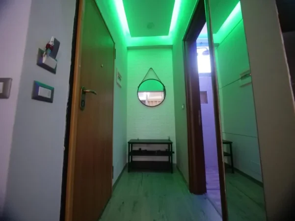 Tirane, jepet me qera shtepi 1+1 Kati 3, 64 m² 550 € ( Jepet me Qera Apartament 1+1 në Rrugën Barrikadave!)