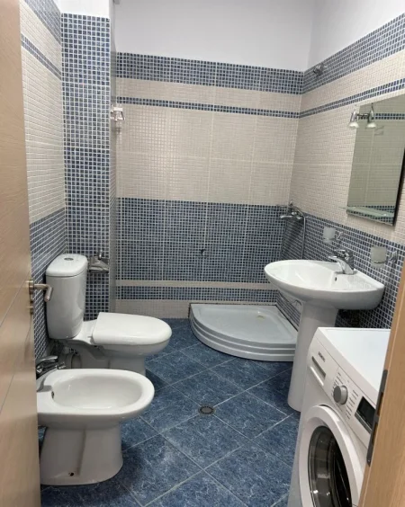 Tirane, jepet me qera apartament 2+1+Ballkon Kati 2, 106 m² 630 € (KONGRESI MANASTIRIT)