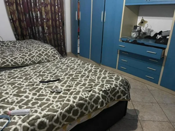 Tirane, jepet me qera apartament 3+1 , 550 € (prane fabrikes te mielleit)